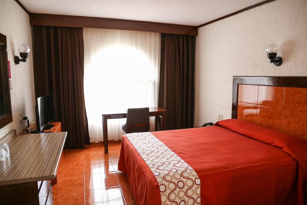 Hotel & Suites Villa Del Sol モレリア エクステリア 写真