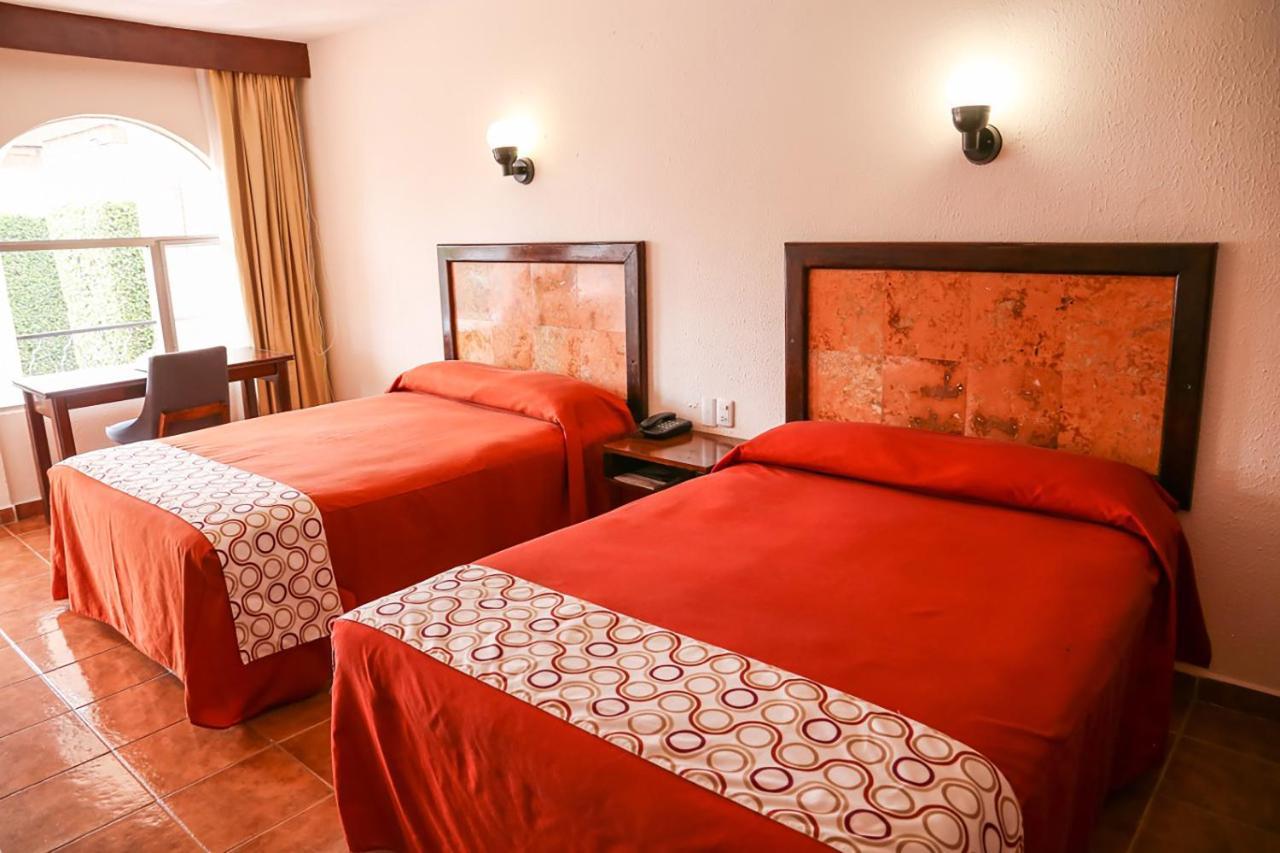 Hotel & Suites Villa Del Sol モレリア エクステリア 写真