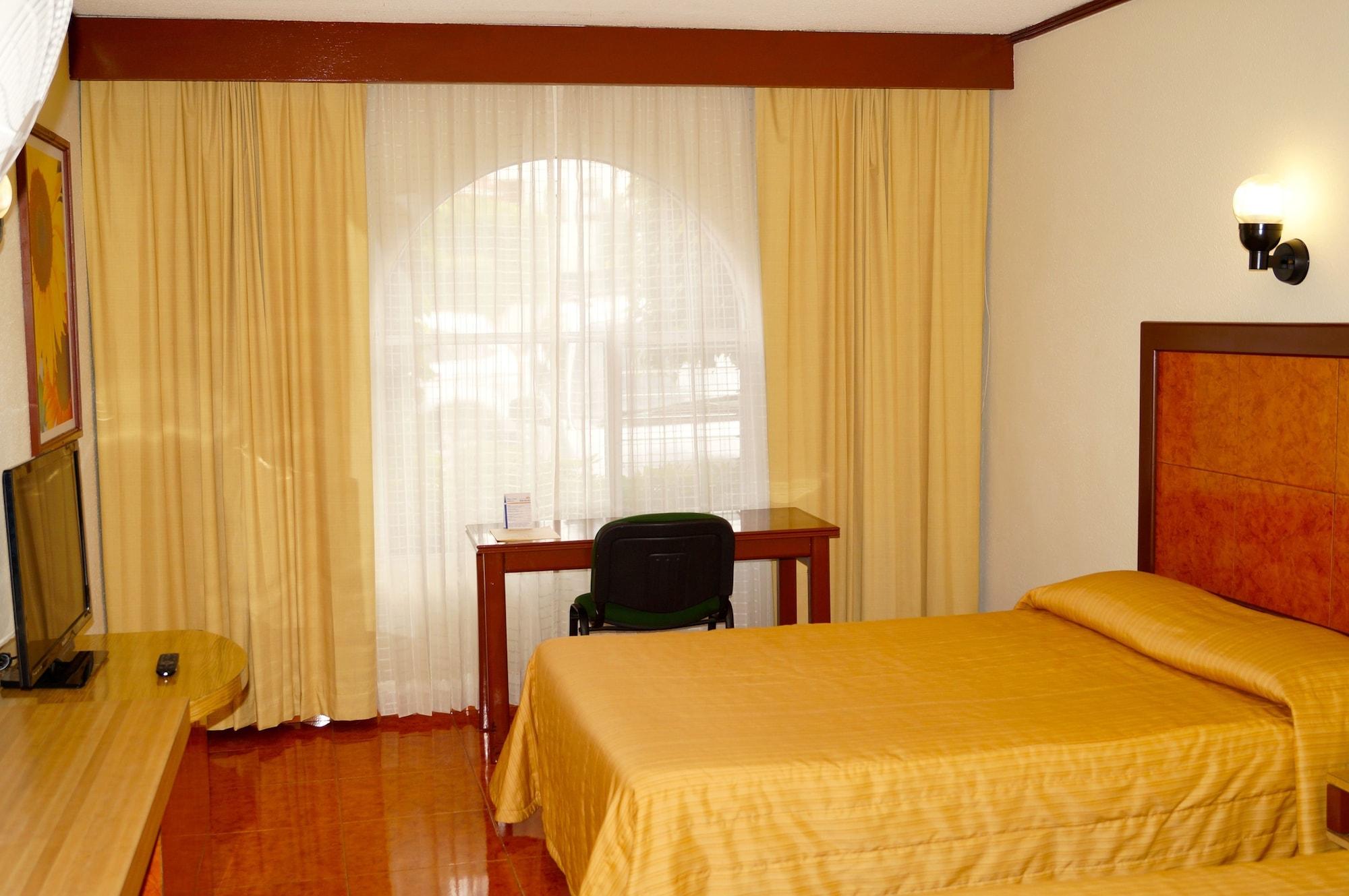 Hotel & Suites Villa Del Sol モレリア エクステリア 写真