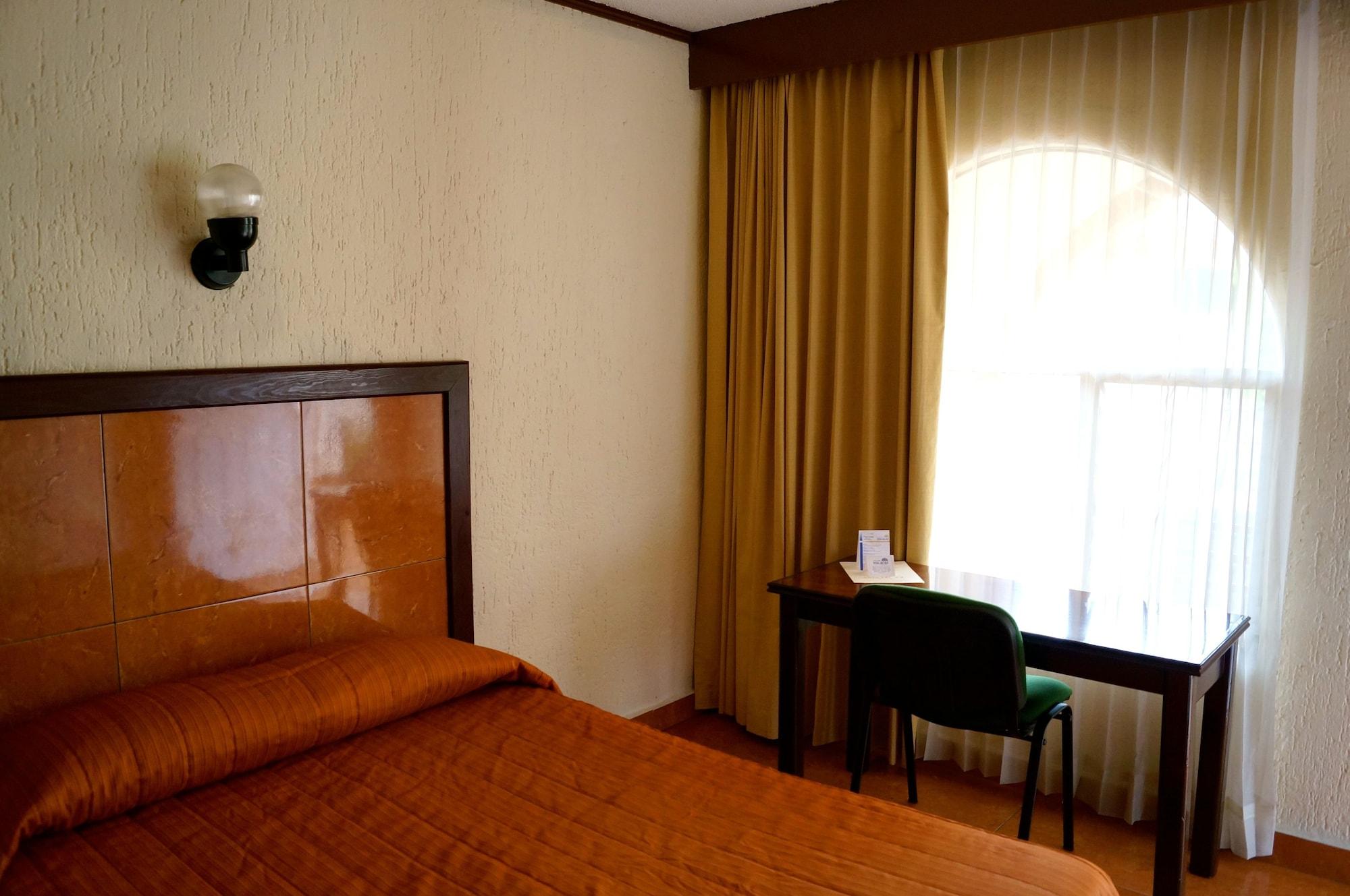Hotel & Suites Villa Del Sol モレリア エクステリア 写真