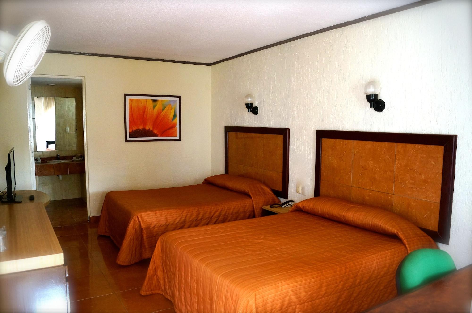 Hotel & Suites Villa Del Sol モレリア エクステリア 写真
