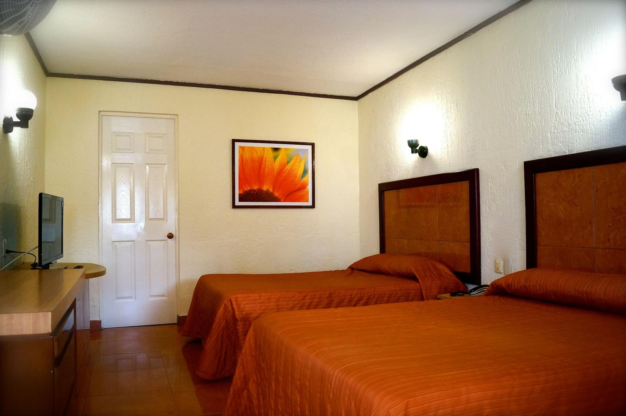 Hotel & Suites Villa Del Sol モレリア エクステリア 写真