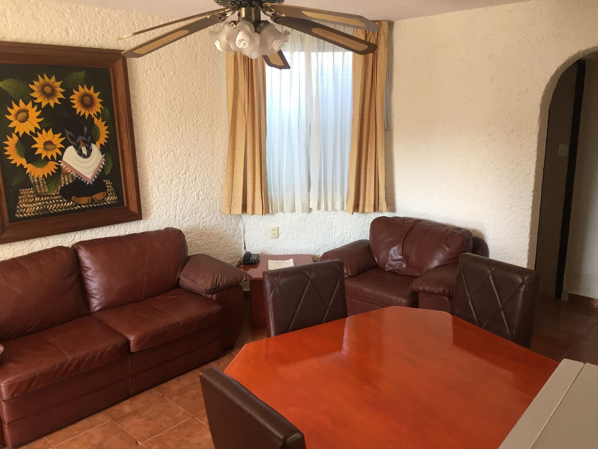 Hotel & Suites Villa Del Sol モレリア エクステリア 写真