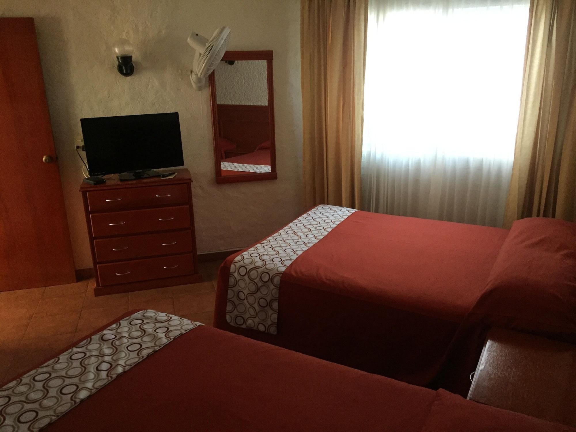 Hotel & Suites Villa Del Sol モレリア エクステリア 写真