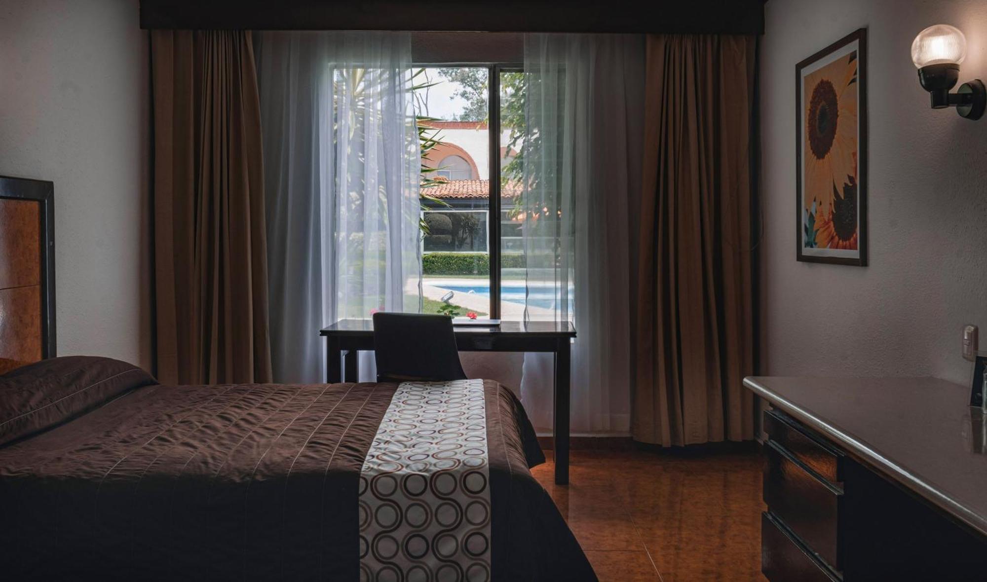 Hotel & Suites Villa Del Sol モレリア エクステリア 写真