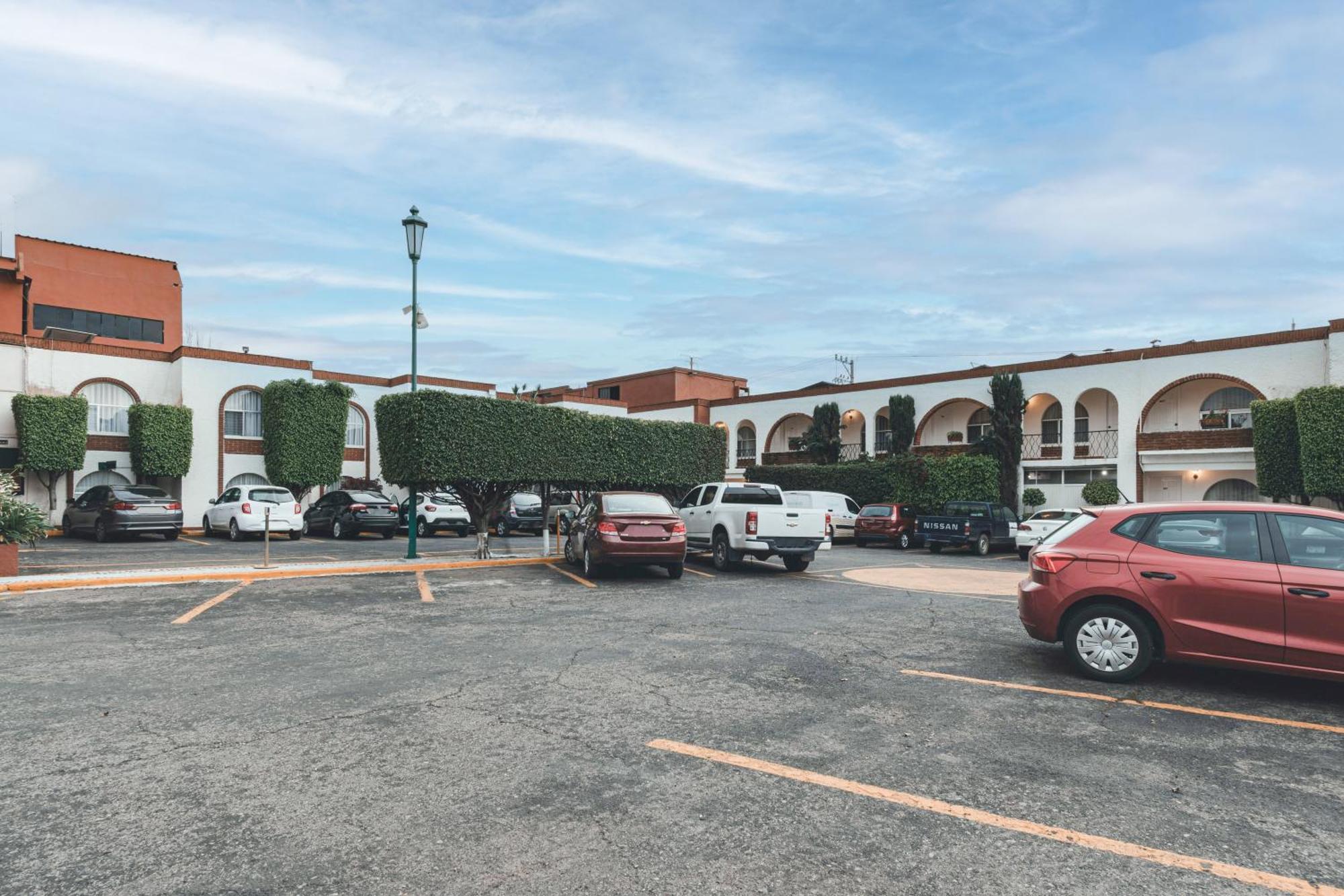 Hotel & Suites Villa Del Sol モレリア エクステリア 写真