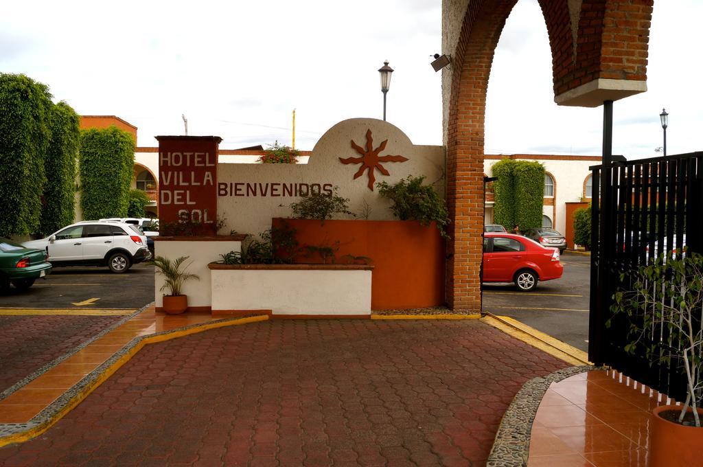 Hotel & Suites Villa Del Sol モレリア エクステリア 写真