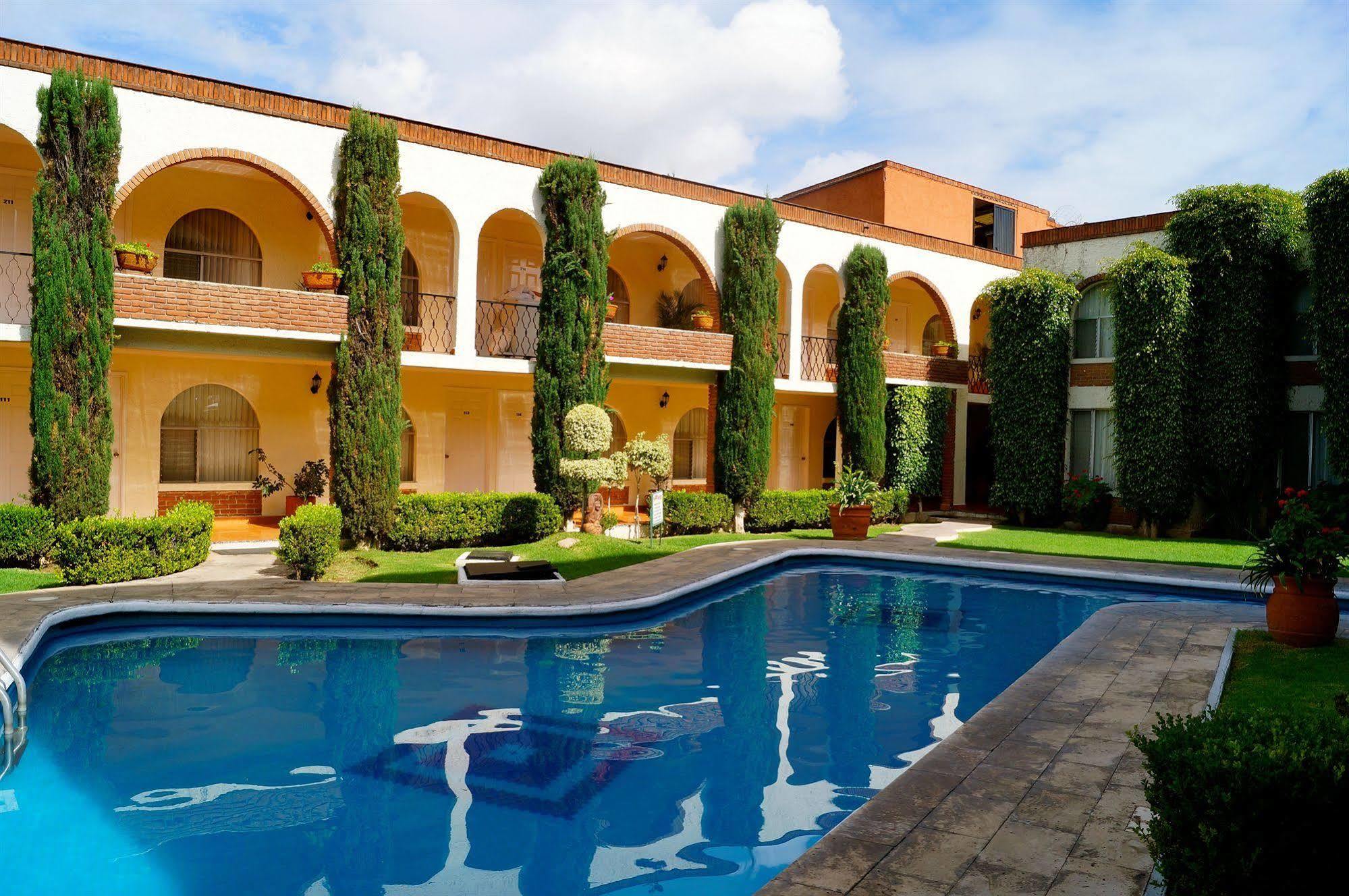 Hotel & Suites Villa Del Sol モレリア エクステリア 写真